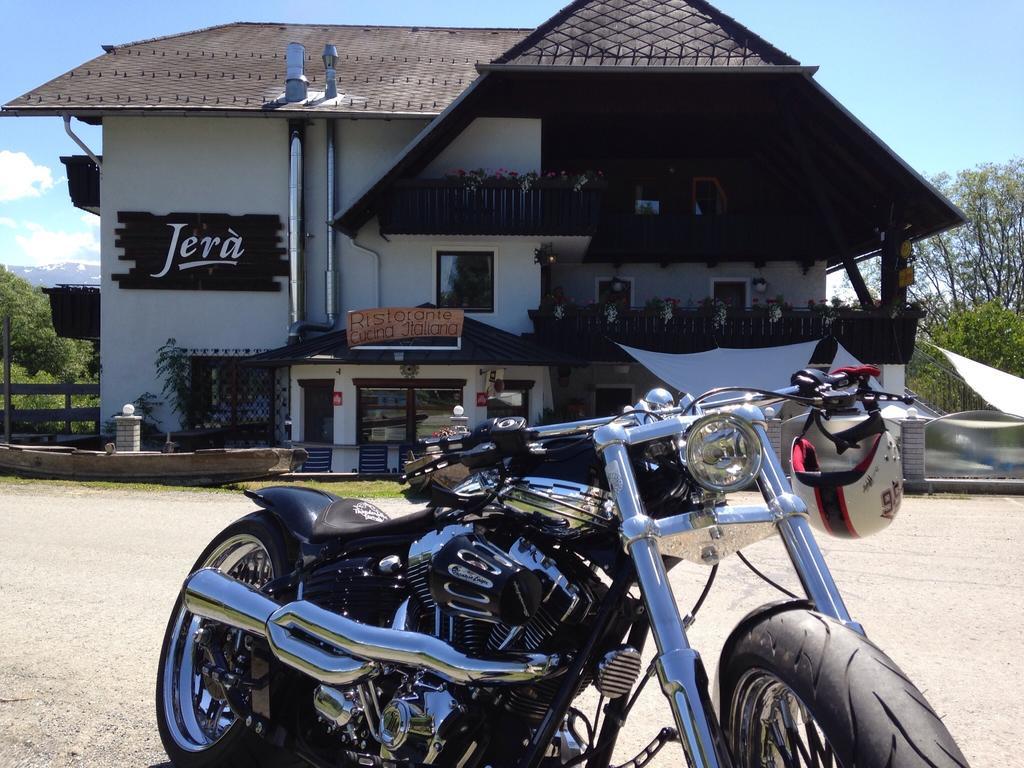 Mariahof Jera Am Furtnerteich Hotel-Ristorante&Relax מראה חיצוני תמונה