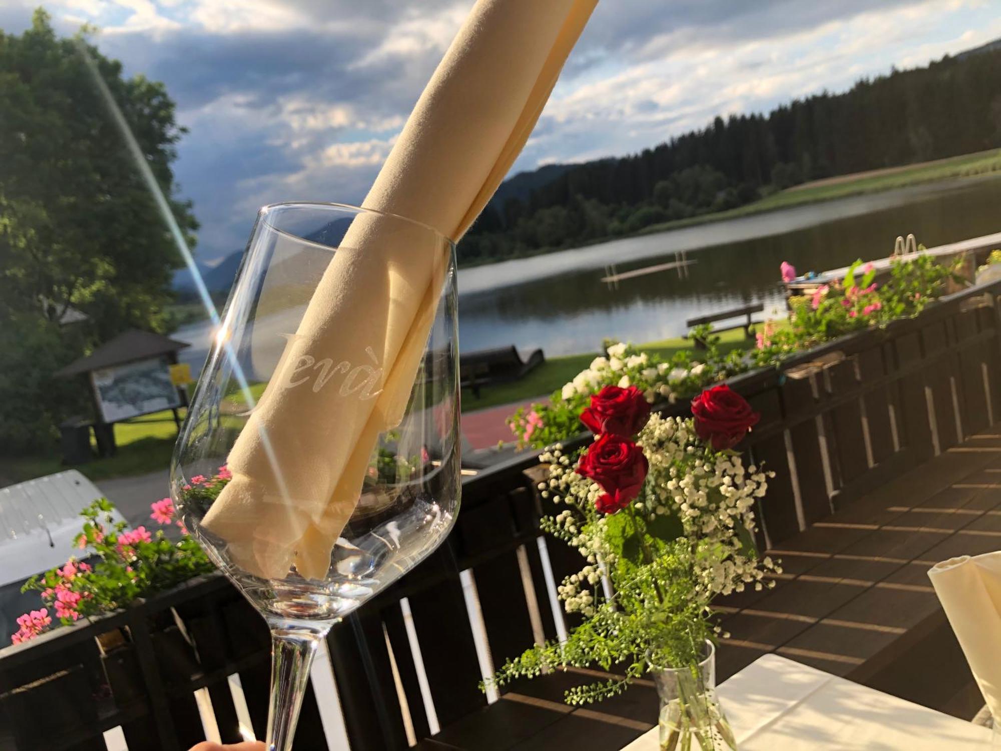 Mariahof Jera Am Furtnerteich Hotel-Ristorante&Relax מראה חיצוני תמונה