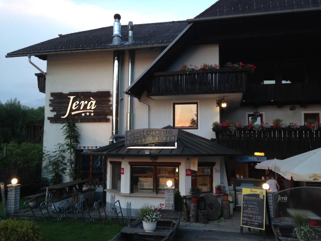 Mariahof Jera Am Furtnerteich Hotel-Ristorante&Relax מראה חיצוני תמונה